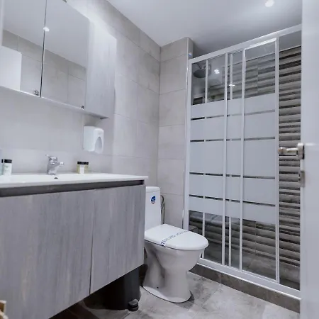 Roh Apartahotel Atenas